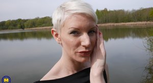 18 year old girl Arwen Gold loses her virginity after her car breaks down